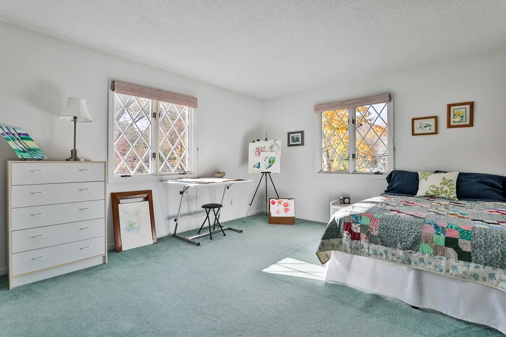 27 Browning Avenue Nashua NH 03062-2478