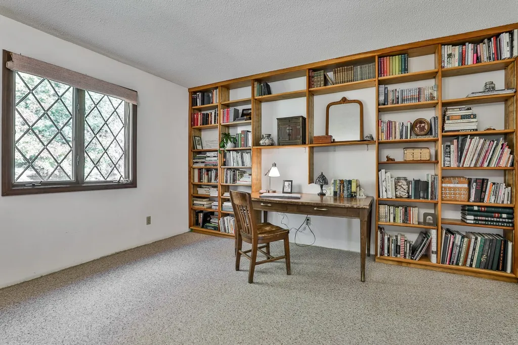 27 Browning Avenue Nashua NH 03062-2478