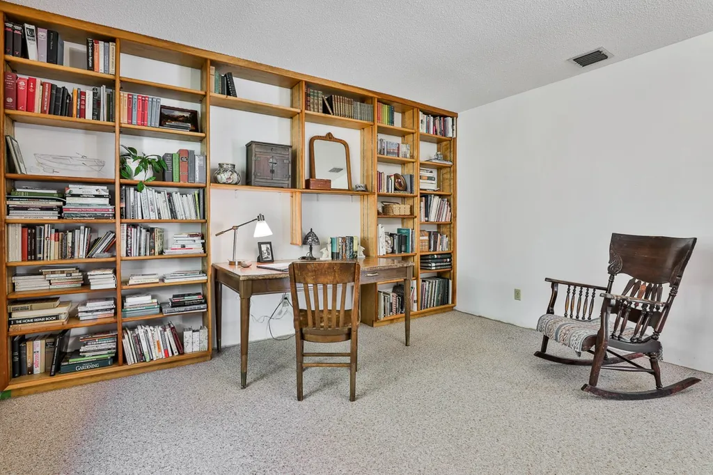 27 Browning Avenue Nashua NH 03062-2478
