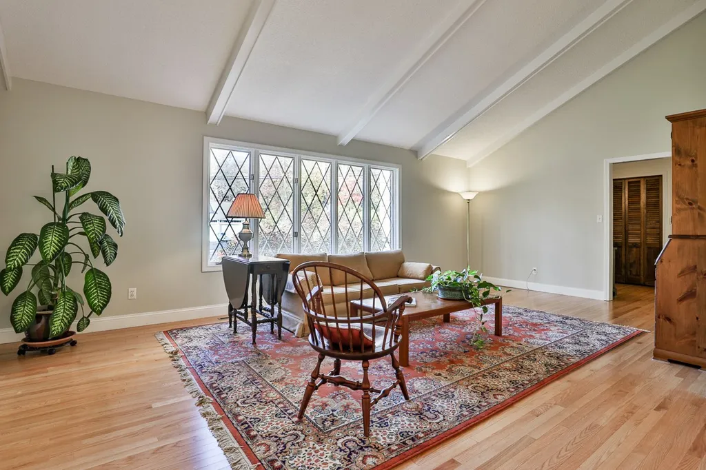27 Browning Avenue Nashua NH 03062-2478