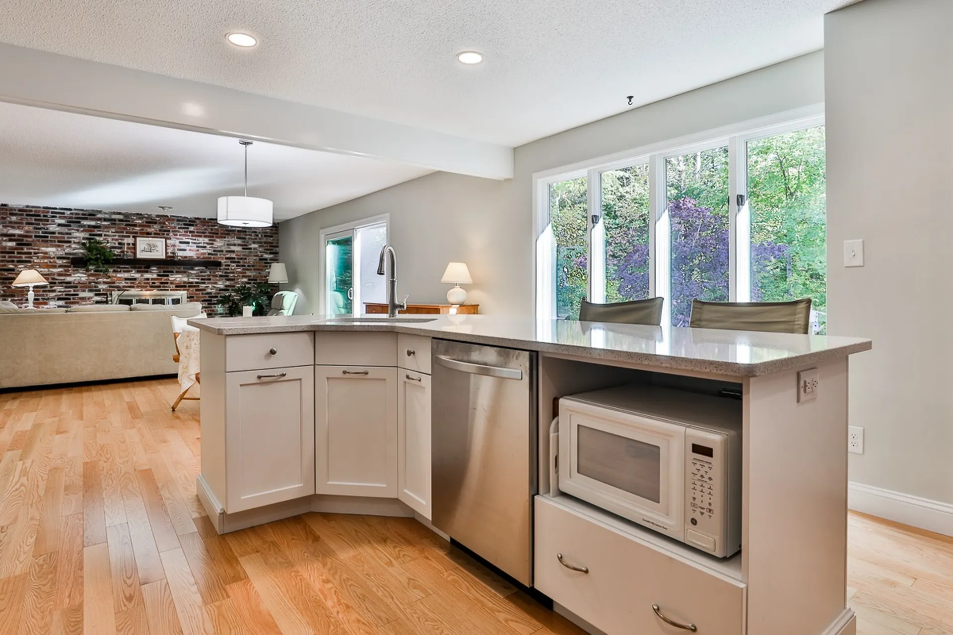 27 Browning Avenue Nashua NH 03062-2478