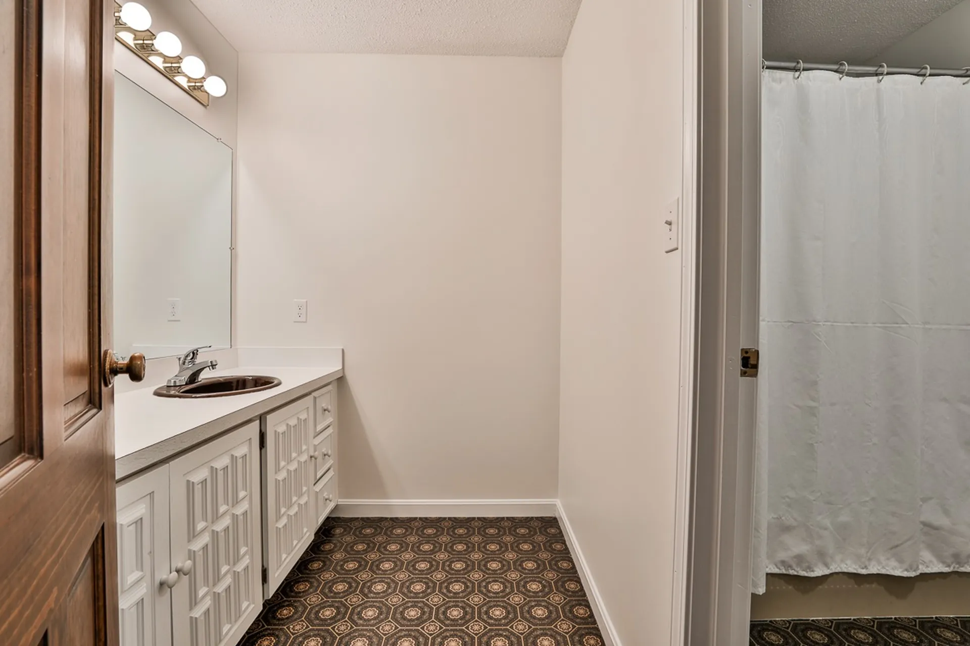 27 Browning Avenue Nashua NH 03062-2478