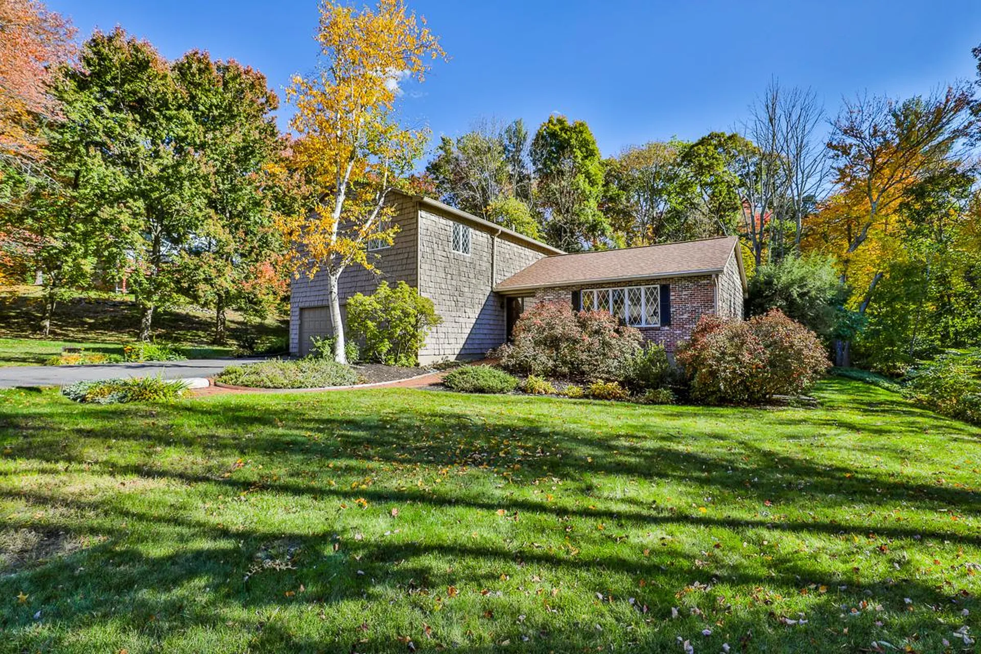 27 Browning Avenue Nashua NH 03062-2478
