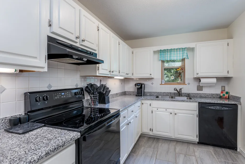 10 Hideaway Lane Williston VT 05495