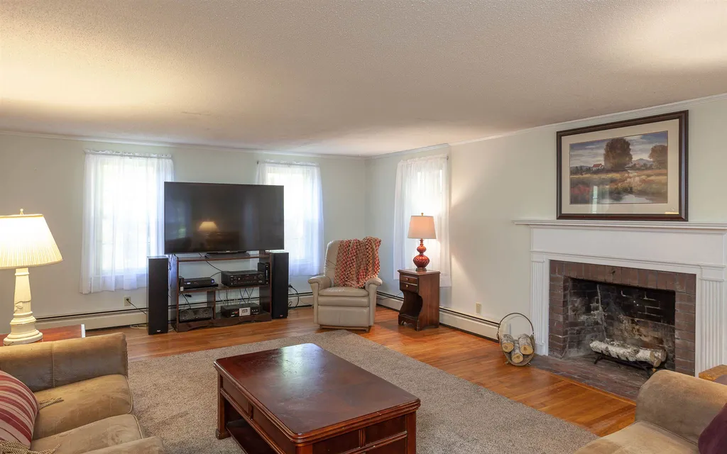 128 Hunter Farm Road Peterborough NH 03458
