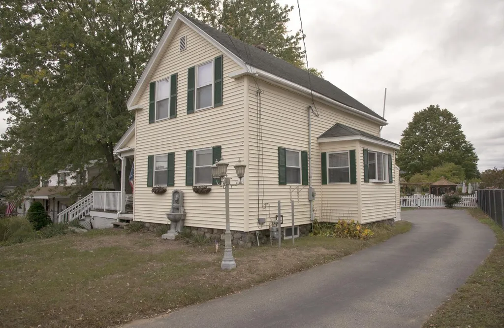 49 Washington Street Seabrook NH 03874