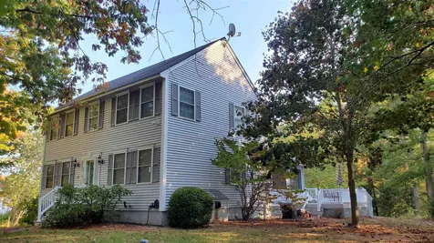 27 Snow Lane Sandown NH 03873