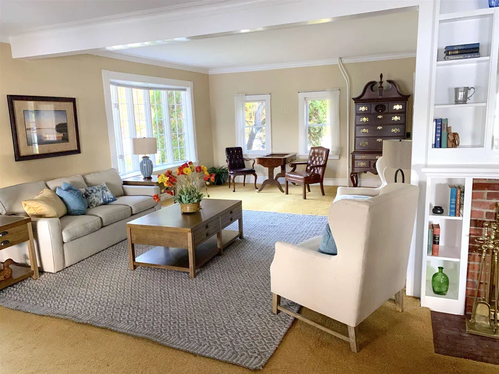 734 North Main Street Wolfeboro NH 03894