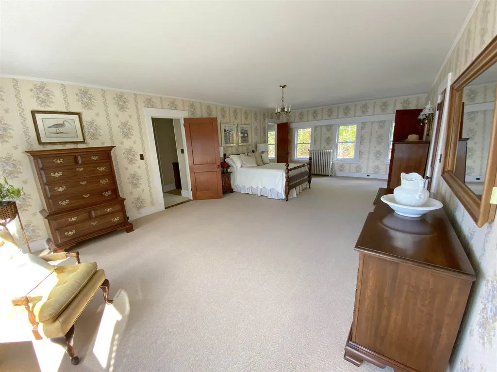 734 North Main Street Wolfeboro NH 03894