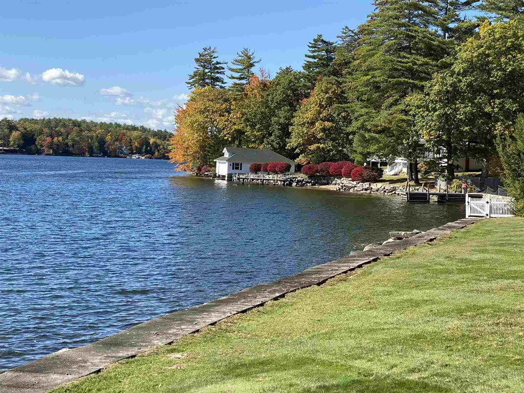 734 North Main Street Wolfeboro NH 03894