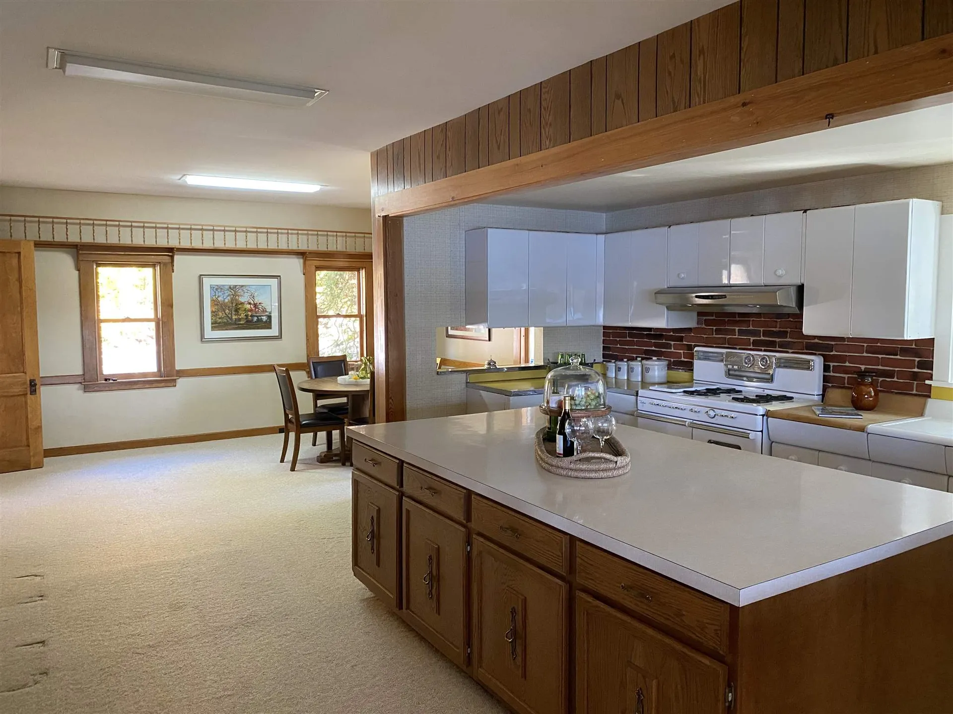 734 North Main Street Wolfeboro NH 03894