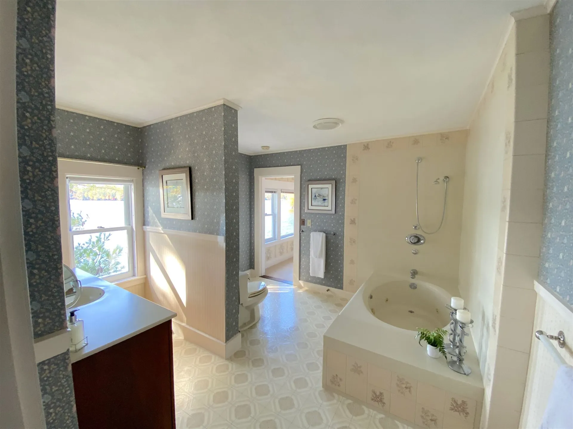 734 North Main Street Wolfeboro NH 03894
