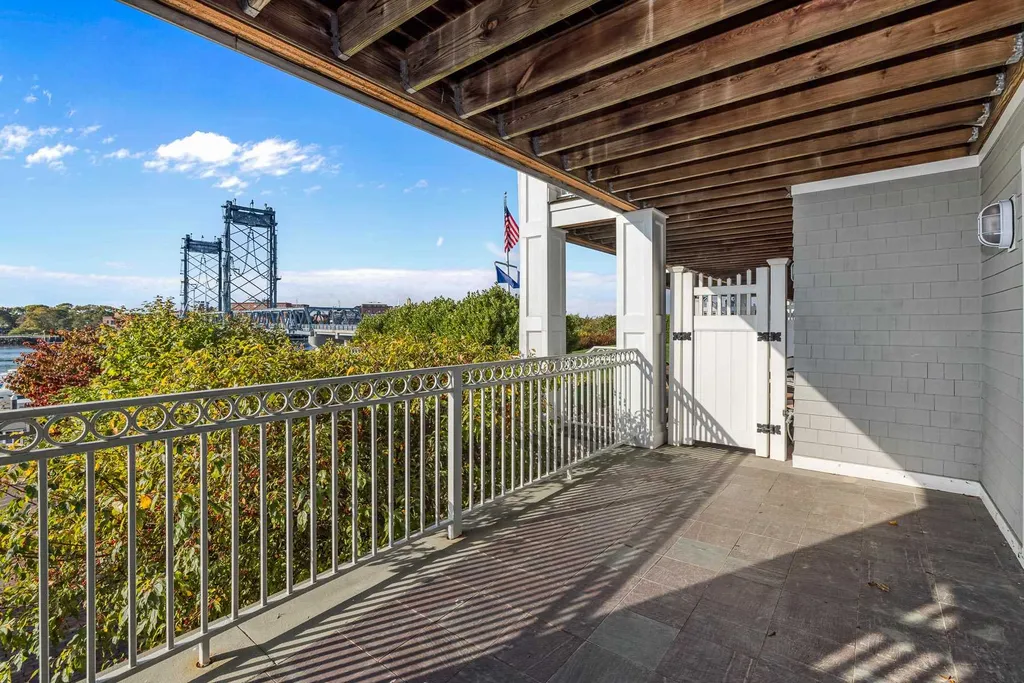 4 Island Avenue Kittery ME 03904