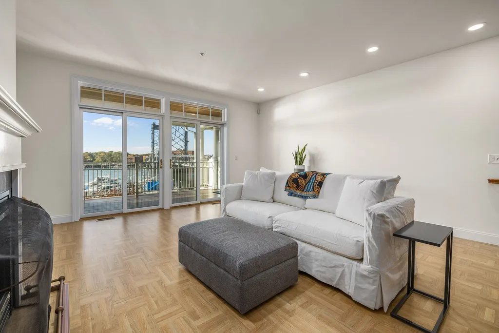 4 Island Avenue Kittery ME 03904