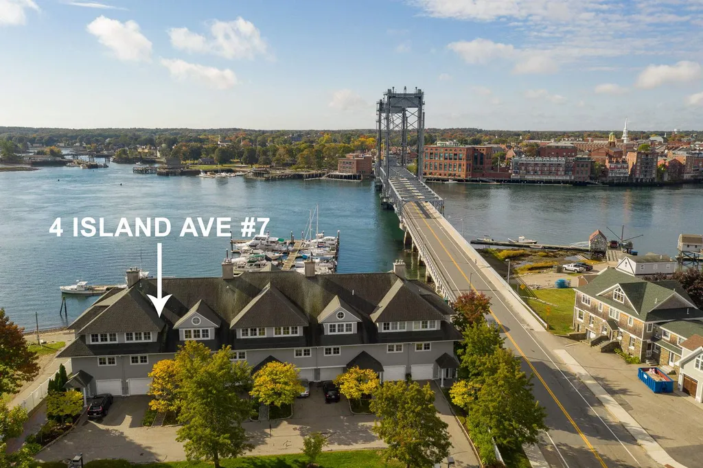 4 Island Avenue Kittery ME 03904