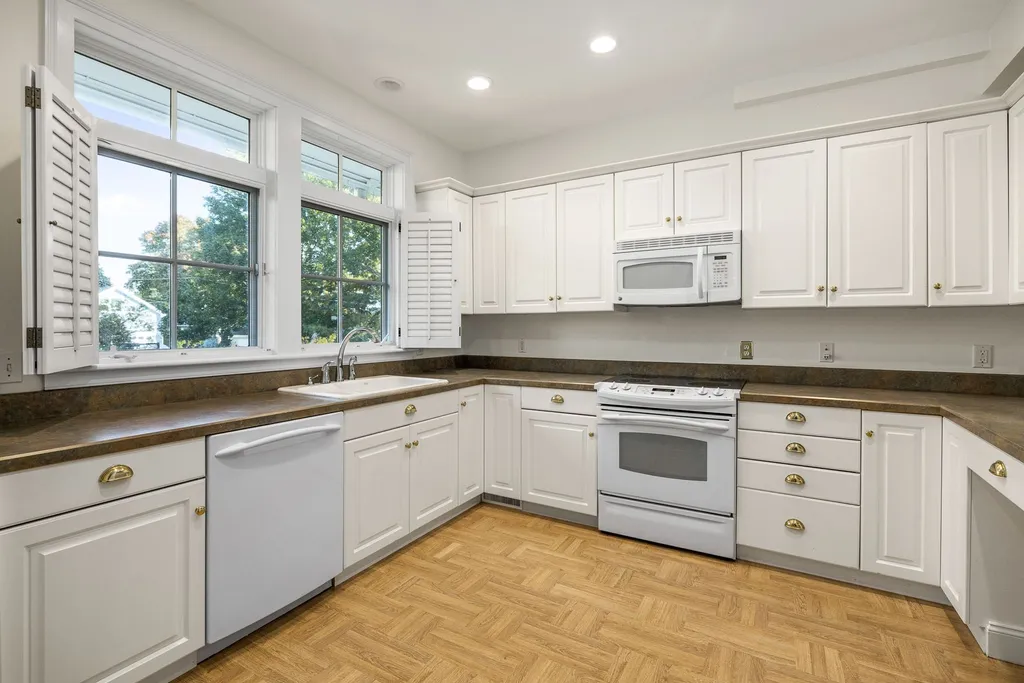 4 Island Avenue Kittery ME 03904