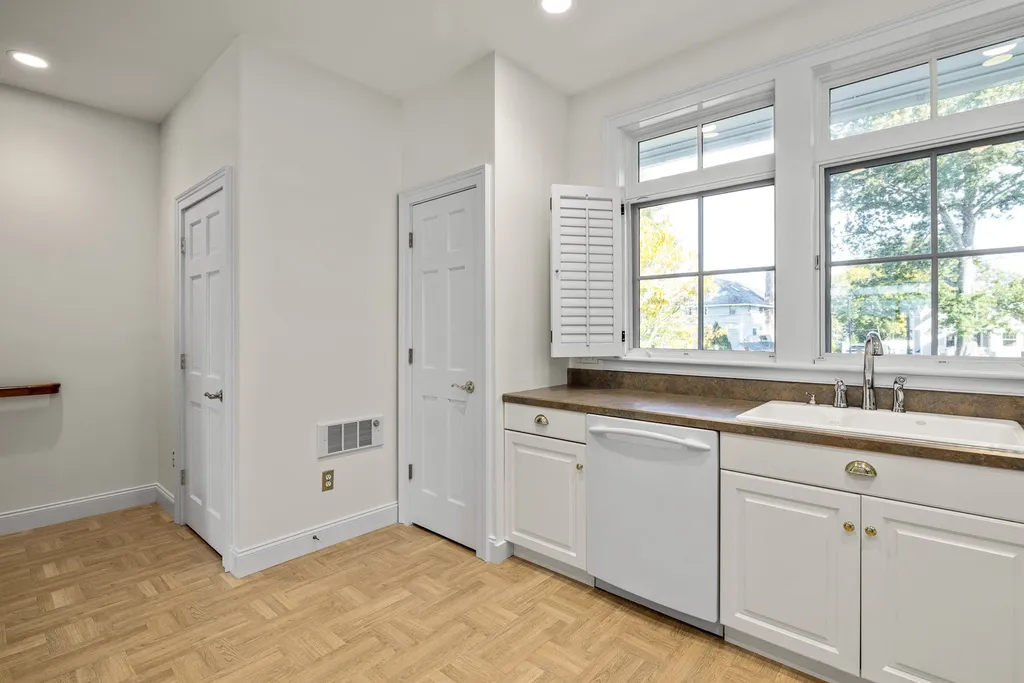 4 Island Avenue Kittery ME 03904