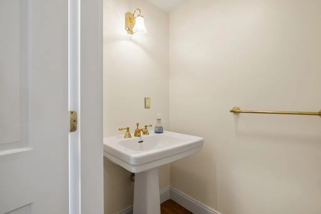 4 Island Avenue Kittery ME 03904