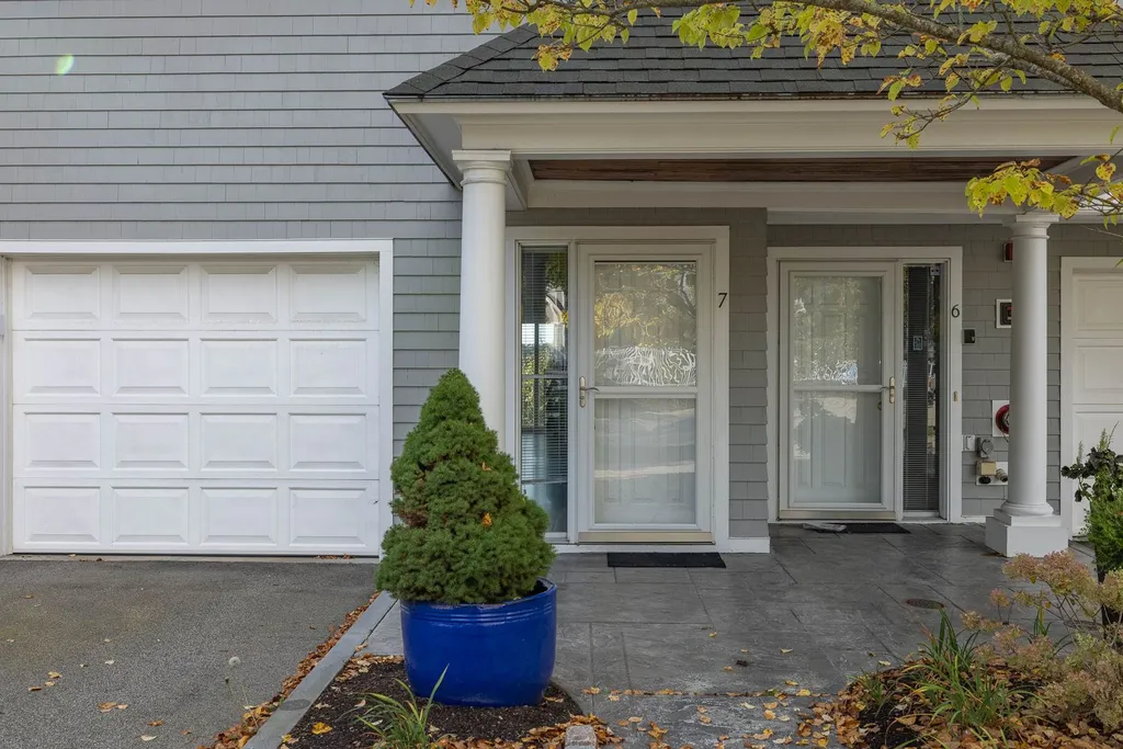 4 Island Avenue Kittery ME 03904