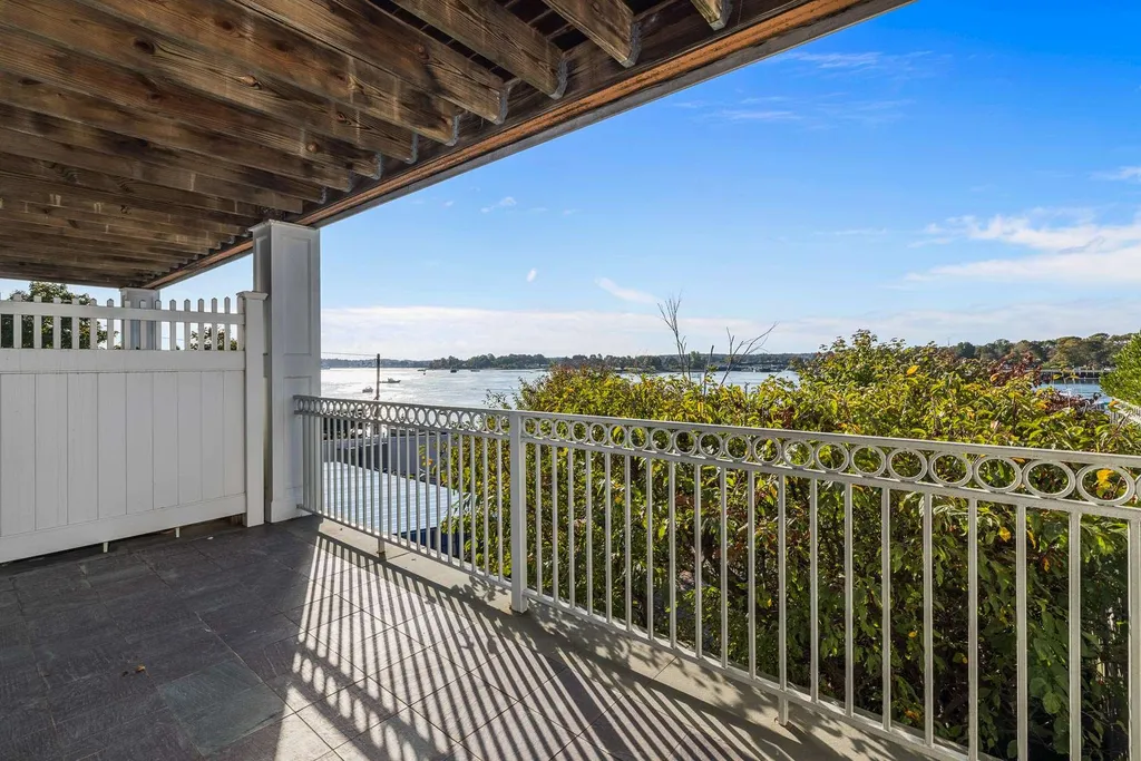 4 Island Avenue Kittery ME 03904