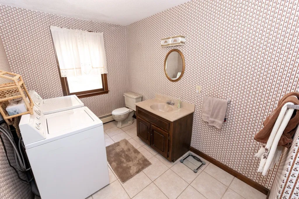 16 Dianna Road Londonderry NH 03053