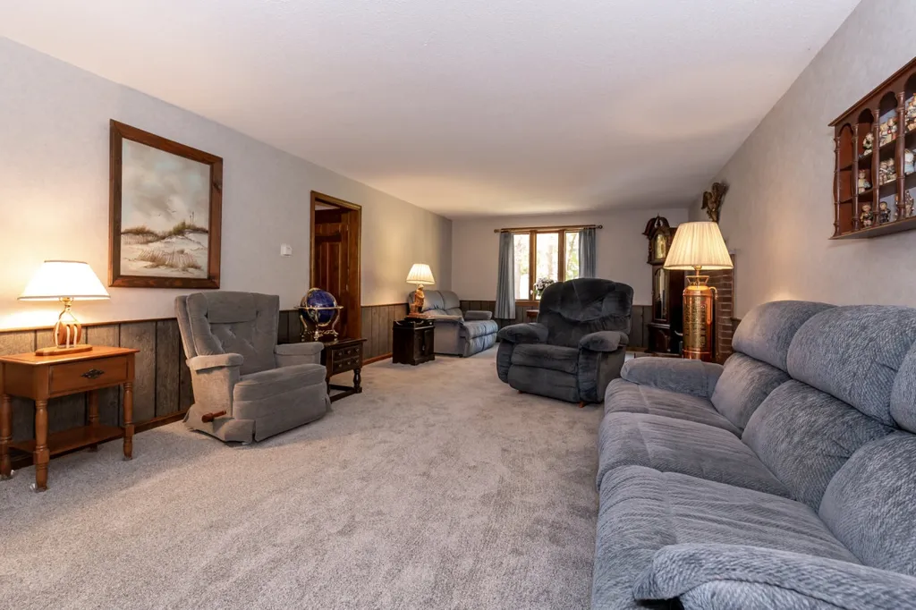 16 Dianna Road Londonderry NH 03053