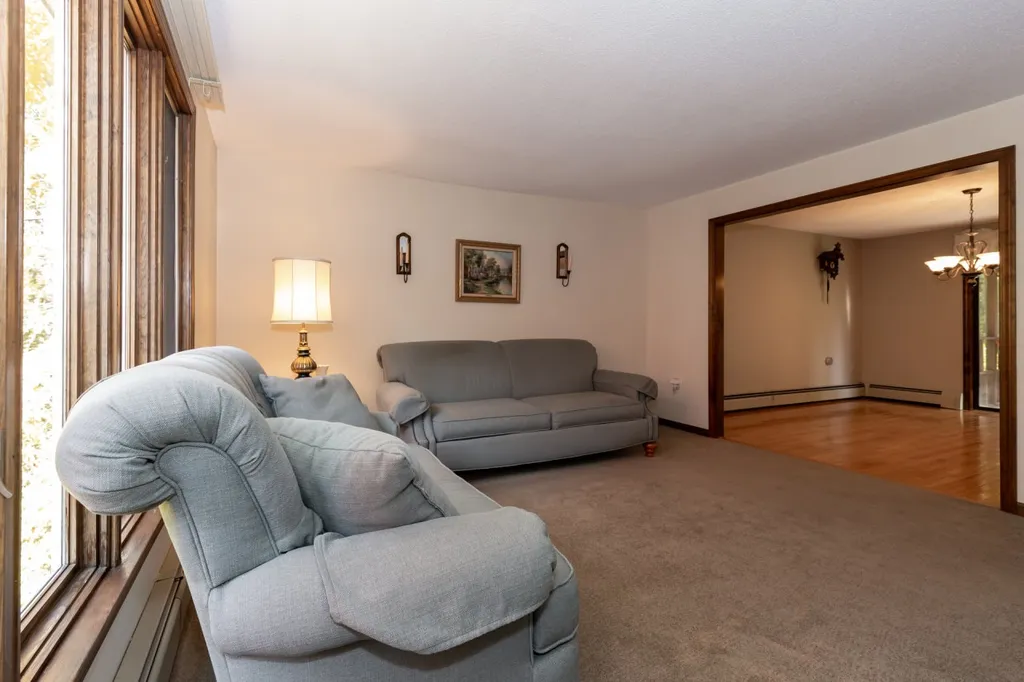 16 Dianna Road Londonderry NH 03053