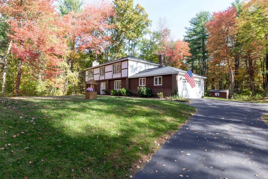 16 Dianna Road Londonderry NH 03053