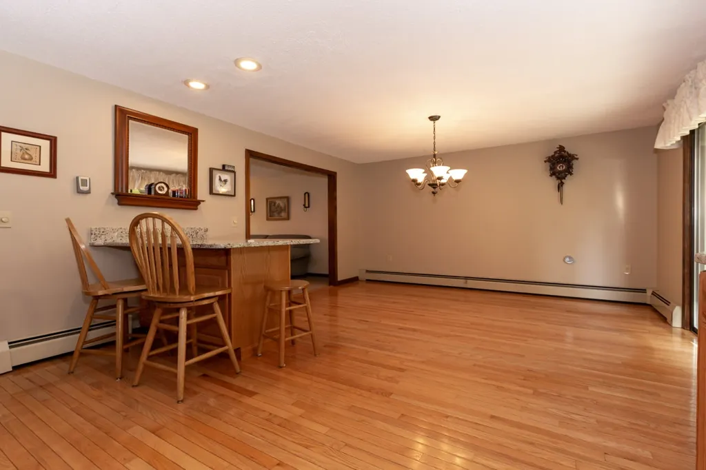 16 Dianna Road Londonderry NH 03053