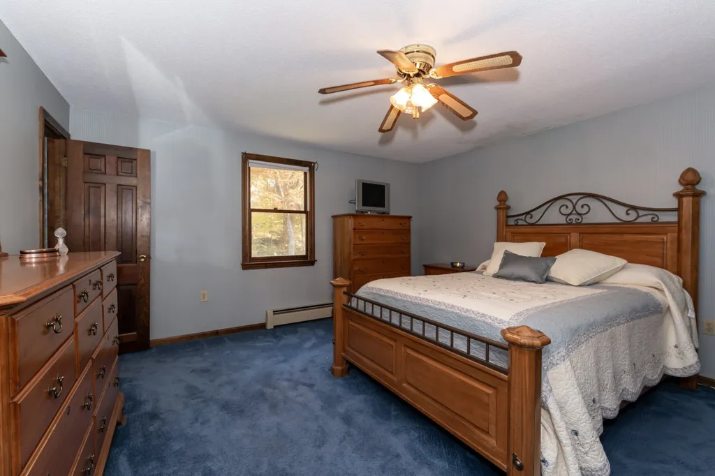 16 Dianna Road Londonderry NH 03053