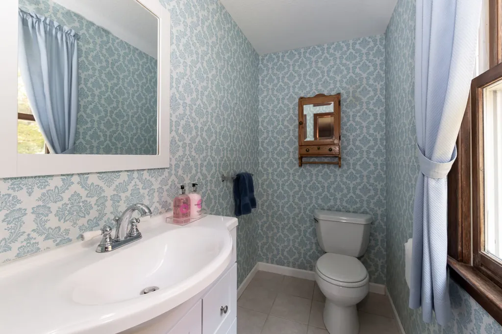 16 Dianna Road Londonderry NH 03053