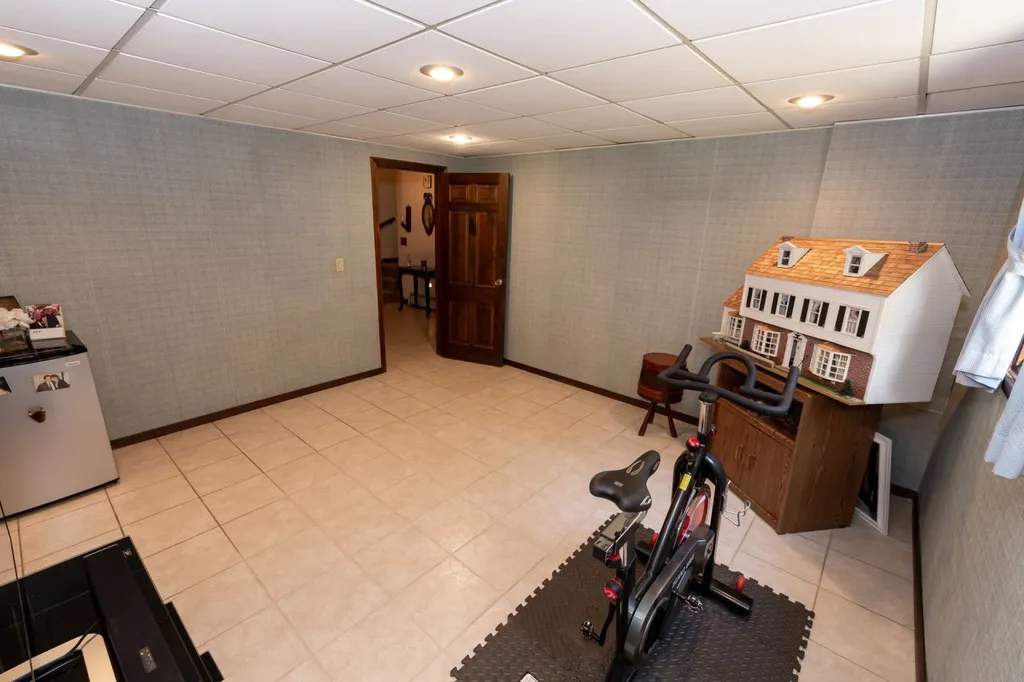 16 Dianna Road Londonderry NH 03053
