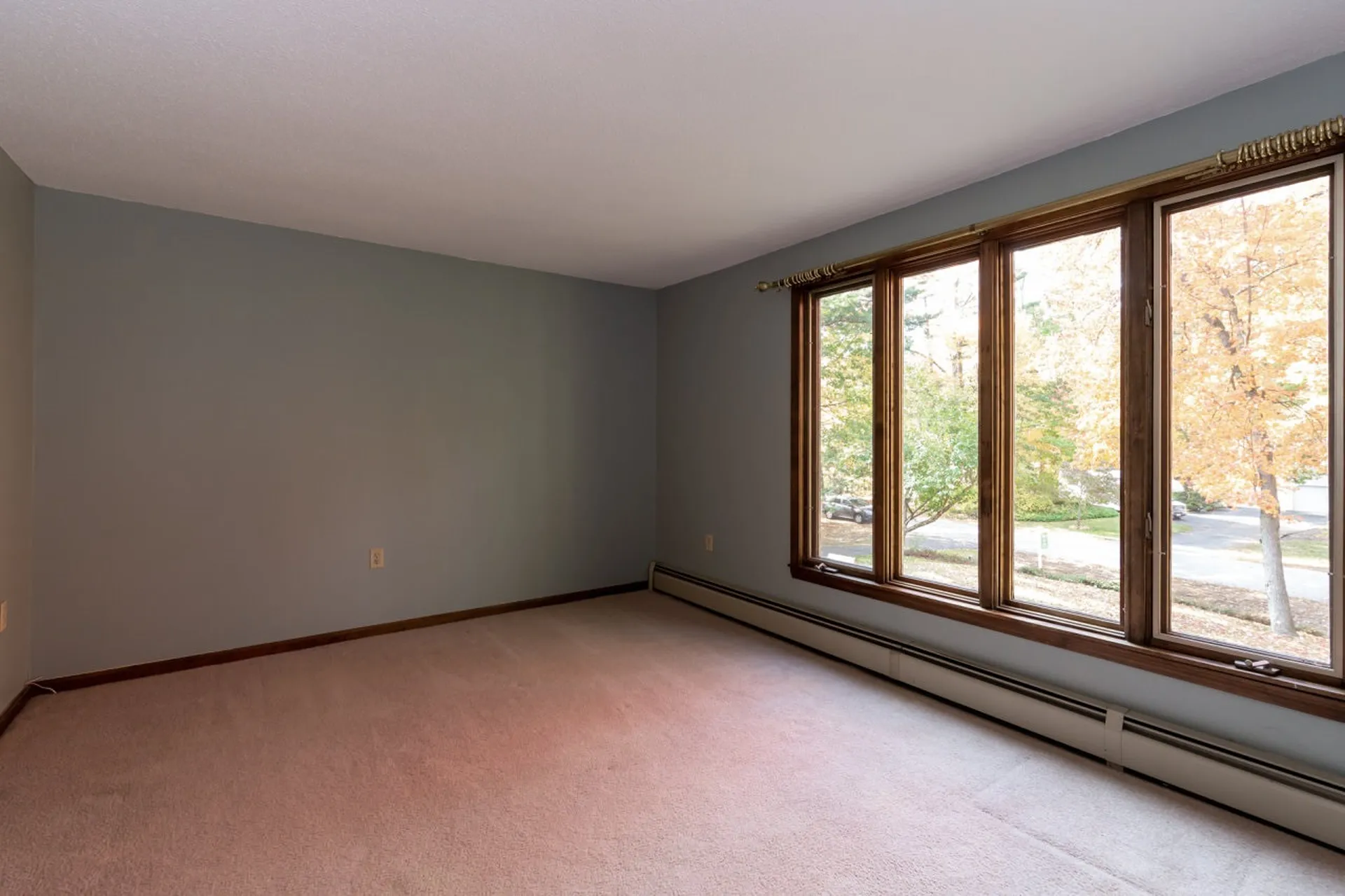 16 Dianna Road Londonderry NH 03053