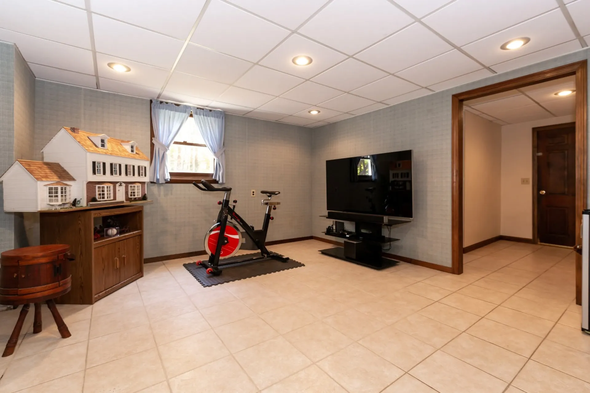 16 Dianna Road Londonderry NH 03053