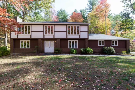 16 Dianna Road Londonderry NH 03053
