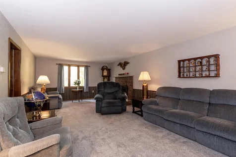 16 Dianna Road Londonderry NH 03053