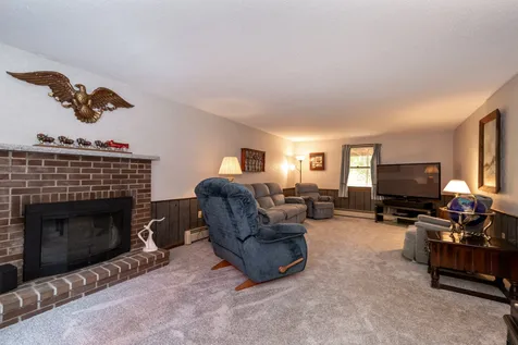 16 Dianna Road Londonderry NH 03053