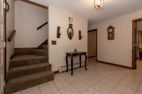 16 Dianna Road Londonderry NH 03053