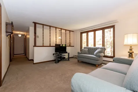16 Dianna Road Londonderry NH 03053