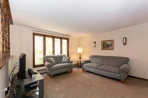 16 Dianna Road Londonderry NH 03053