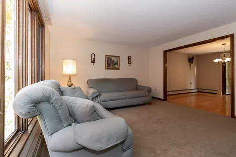 16 Dianna Road Londonderry NH 03053