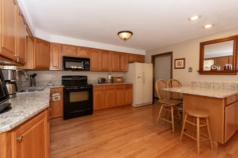 16 Dianna Road Londonderry NH 03053