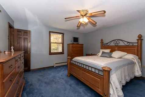 16 Dianna Road Londonderry NH 03053