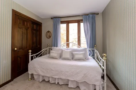 16 Dianna Road Londonderry NH 03053