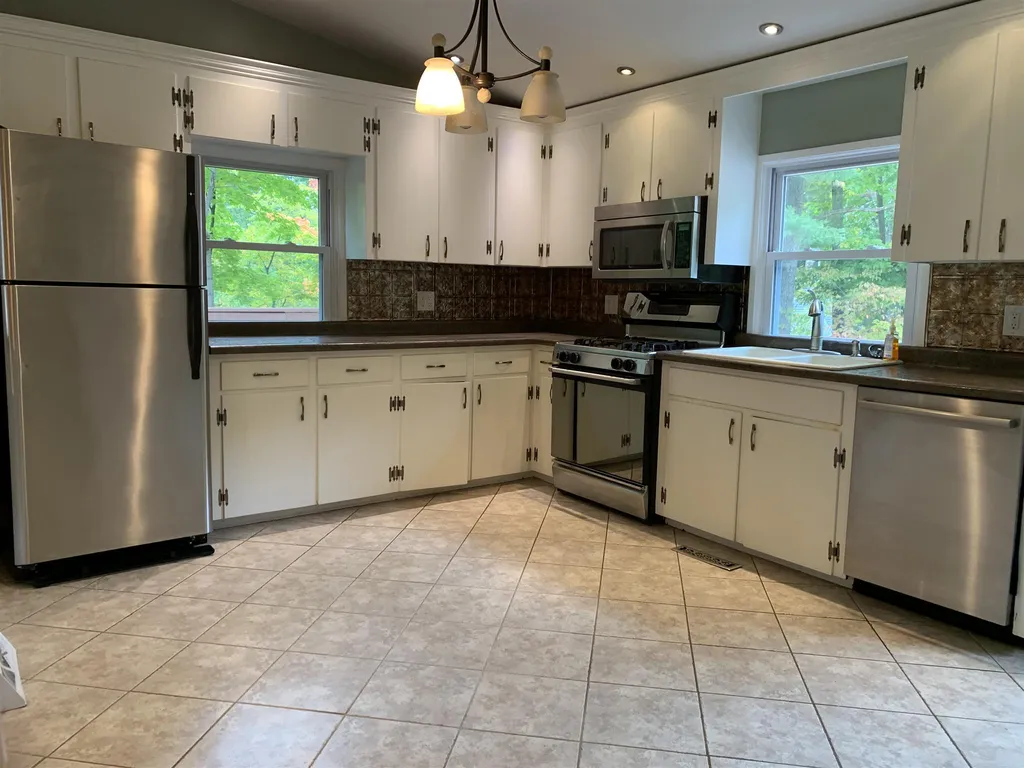 54 Conant Road Nashua NH 03062