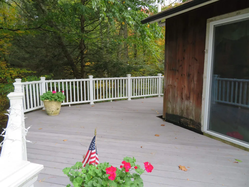 17a Kienia Road Hudson NH 03051