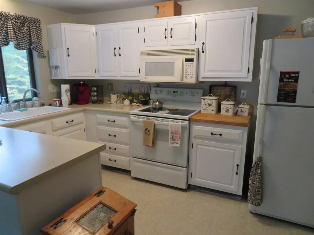 17a Kienia Road Hudson NH 03051