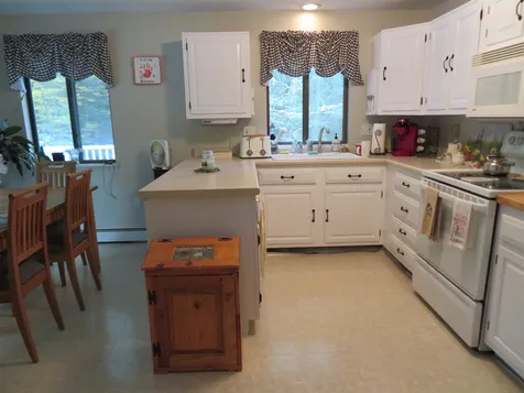 17a Kienia Road Hudson NH 03051