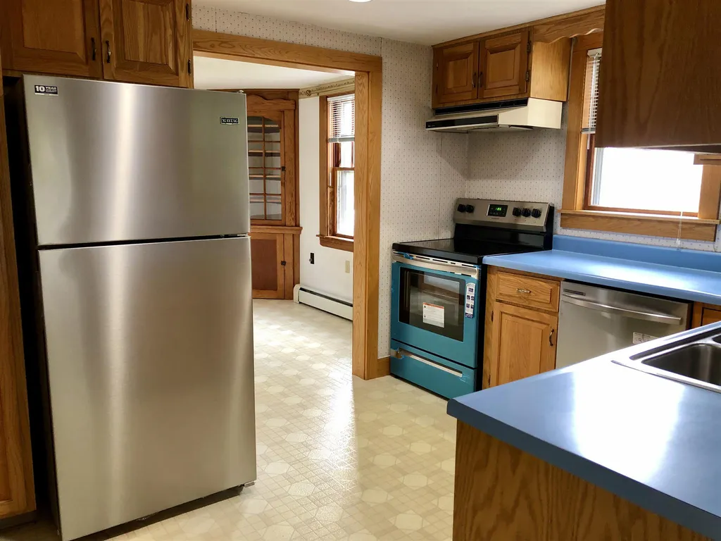 33 Tilton Avenue Kittery ME 03904