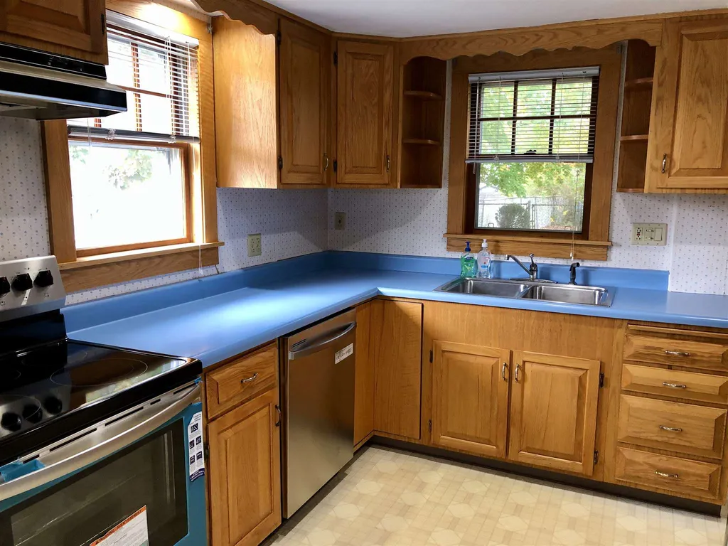 33 Tilton Avenue Kittery ME 03904